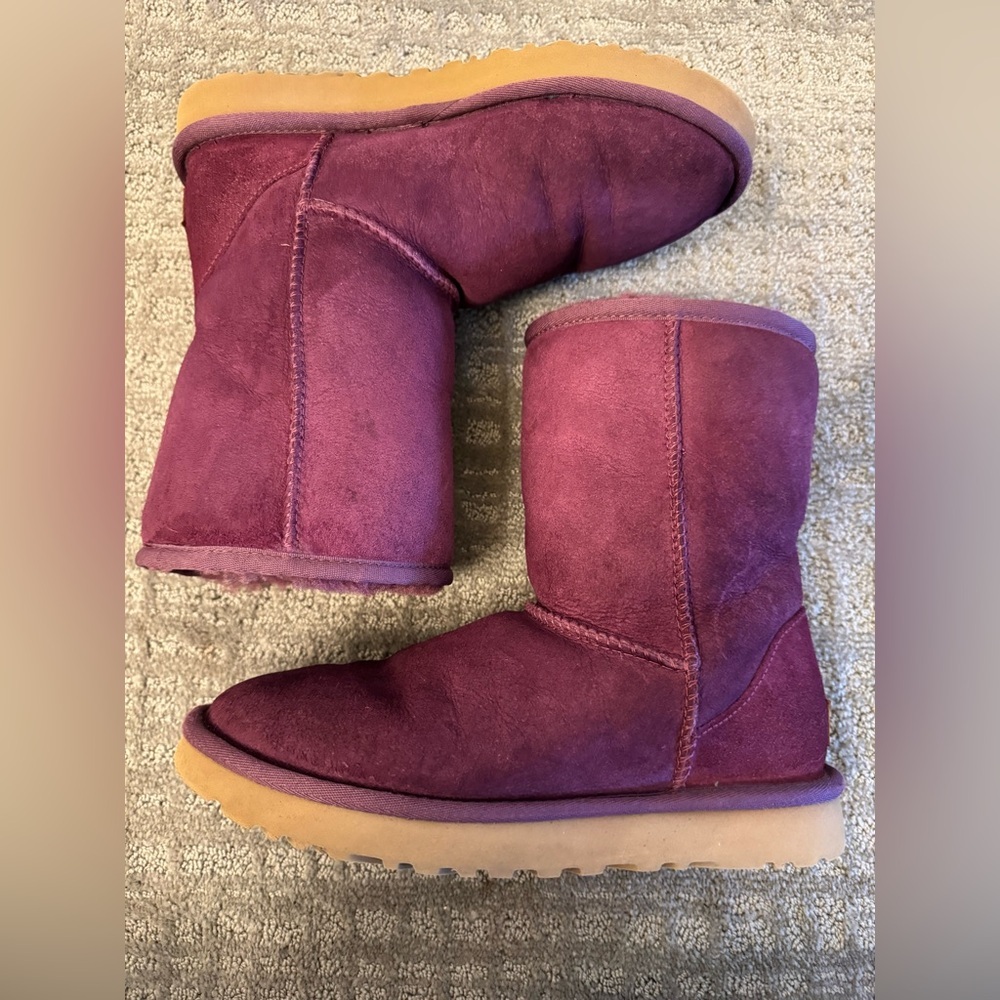 UGG Plum Classic Short II Shearling Boots - Sz 7 - Picture 3 of 9